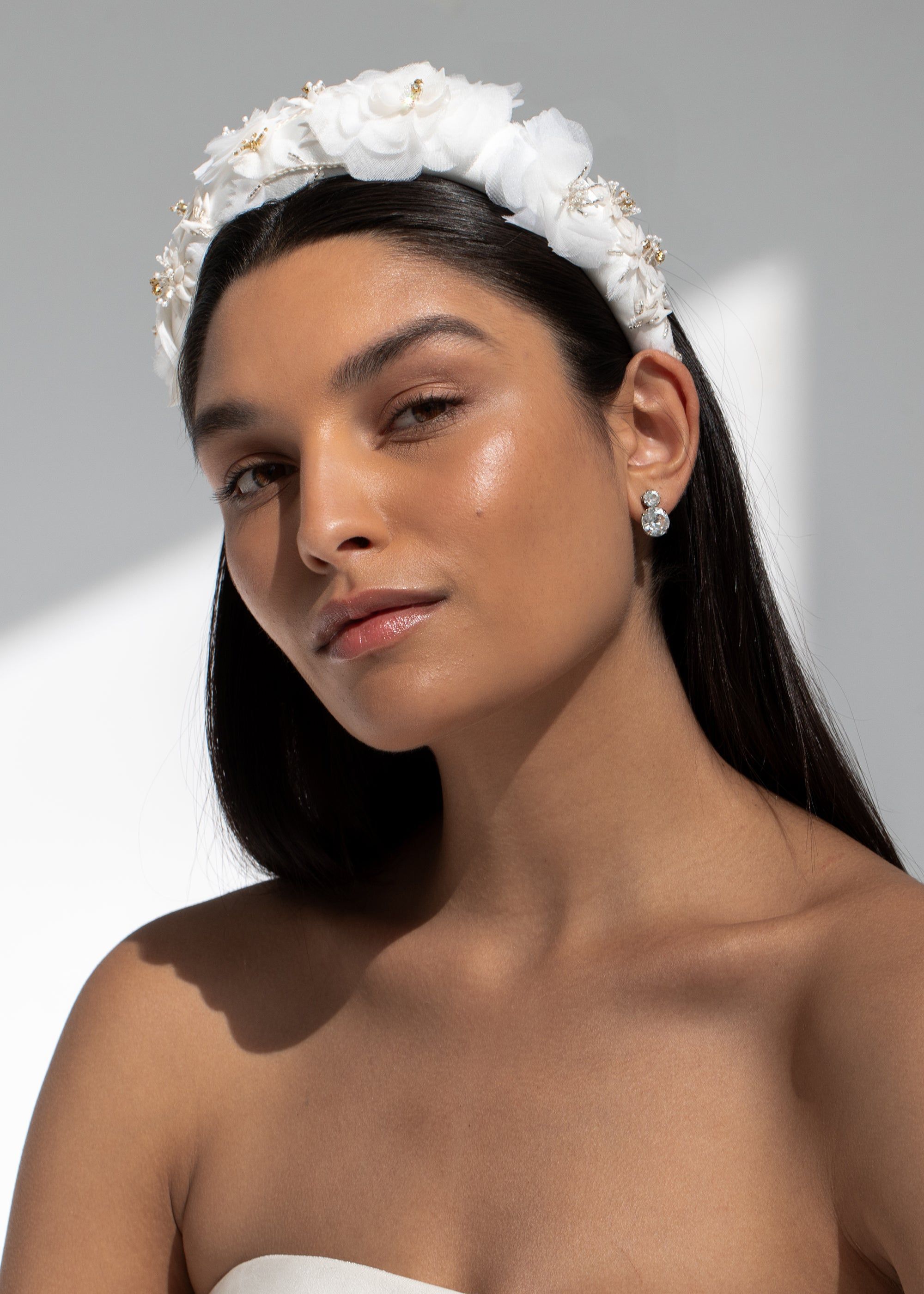 11 chic bridal hair accessories to wear on your wedding day 2024