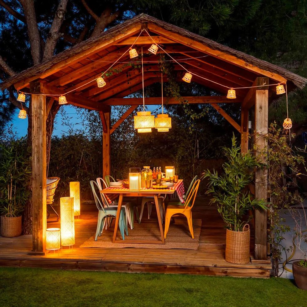 Diez ideas para iluminar tu jardín, balcón o patio con luces