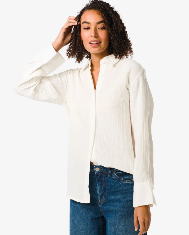 Deze luchtige witte blouse van HEMA is perfect voor de lente