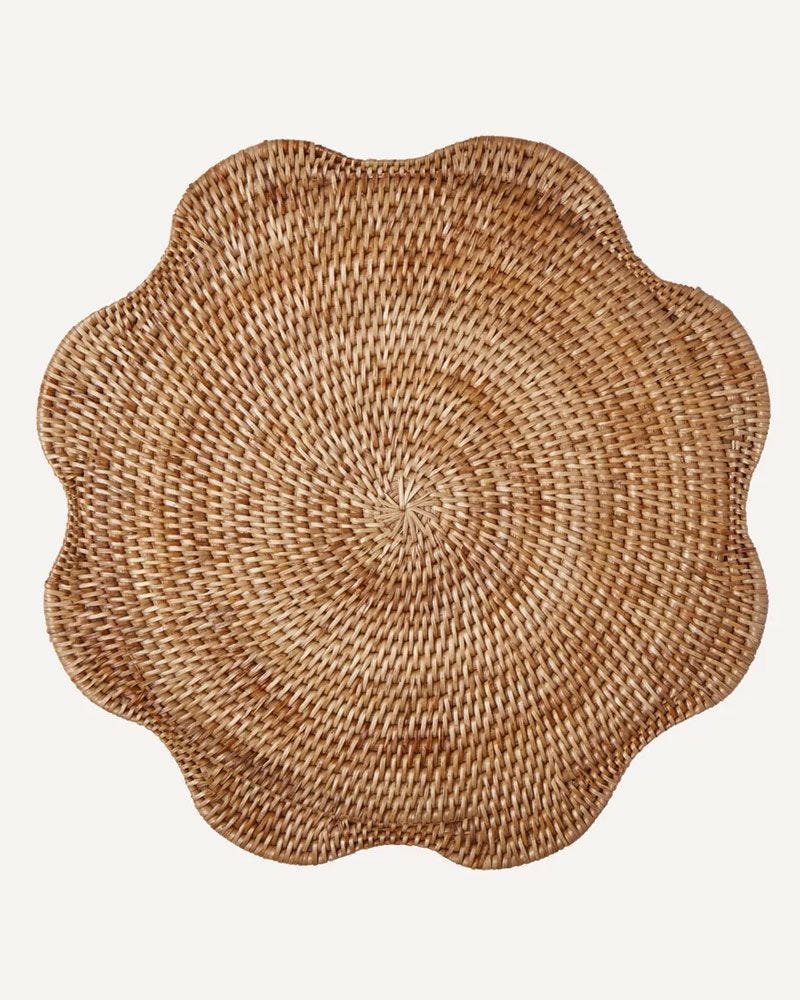 Scalloped Rattan Placemat, Natural