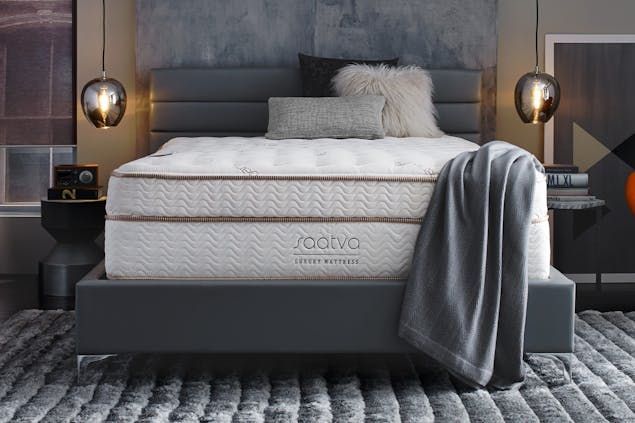 Saatva store innerspring mattress