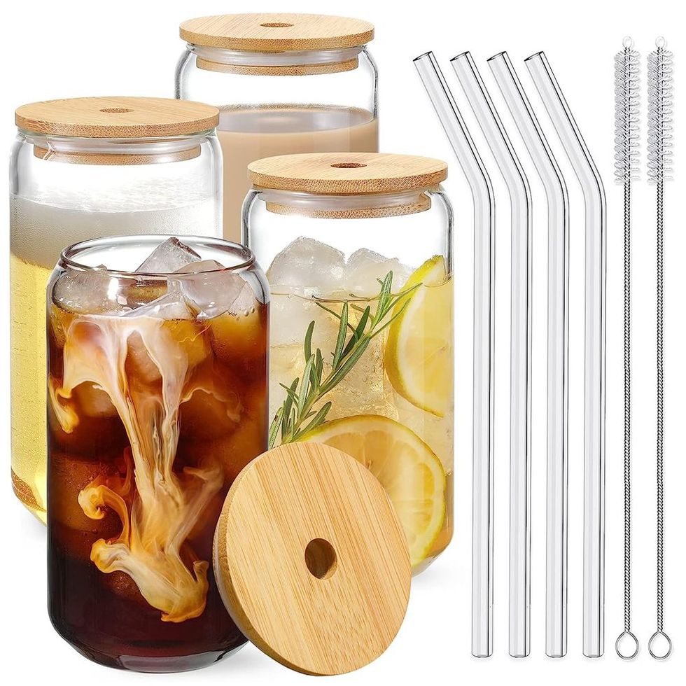 Drinking Glasses with Lids and Straws