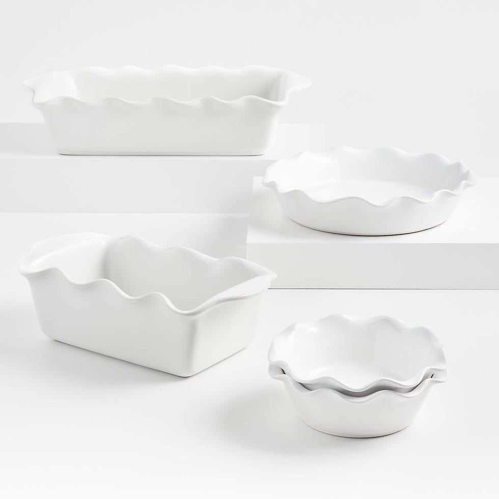 White ruffled bakeware 5-piece set