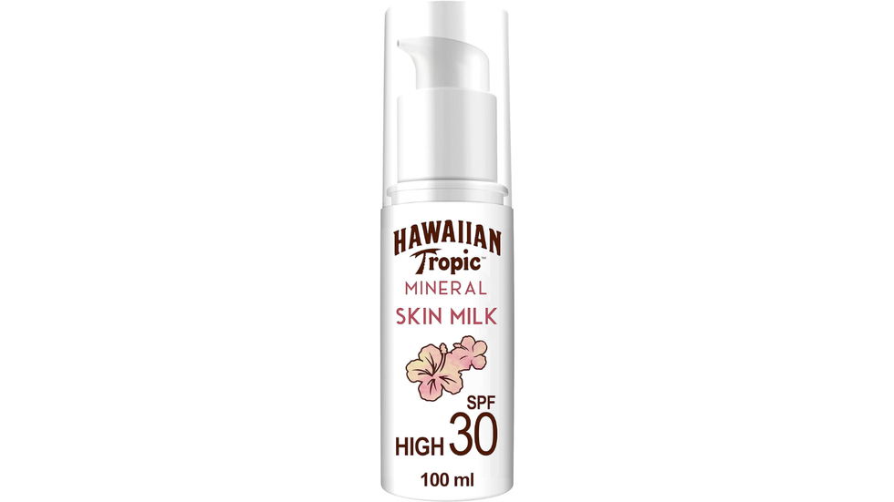 Il Mineral Sun Milk SPF30 di Hawaiian Tropic è tra i migliori solari travel size