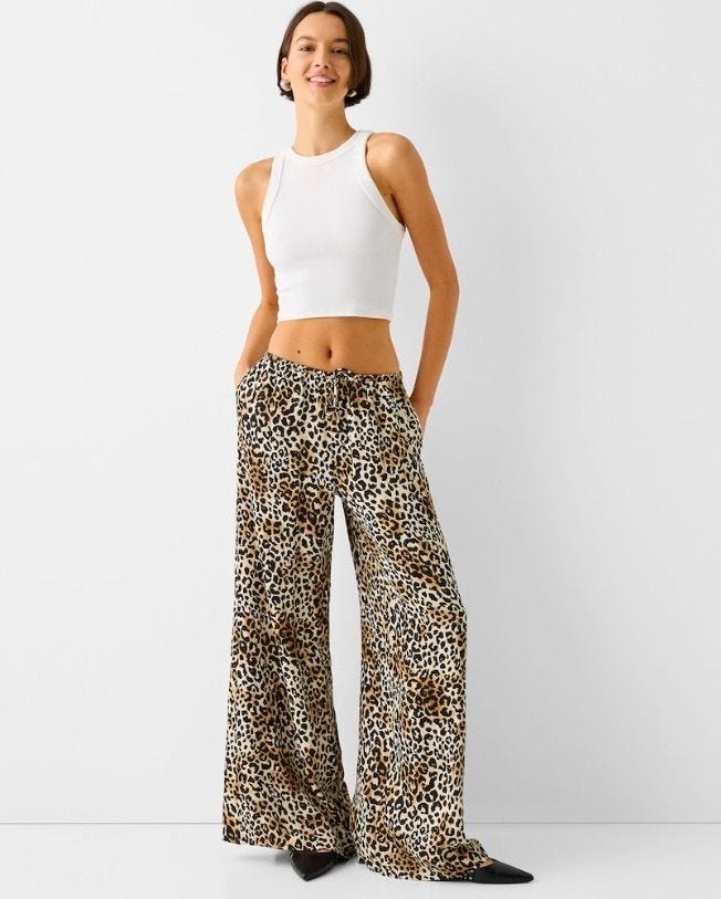 Bershka Pone A La Venta Unos Pantalones De Leopardo Que Sientan Incluso