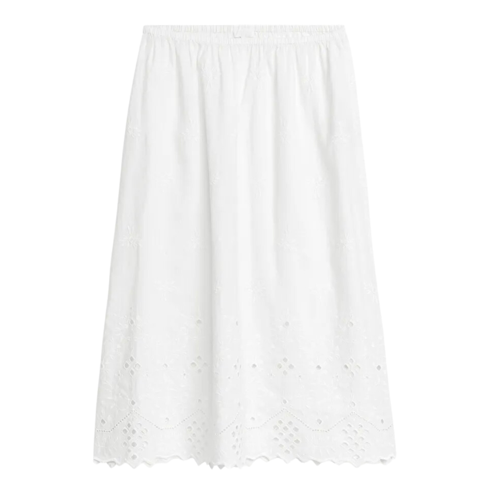 - Falda blanca con encaje