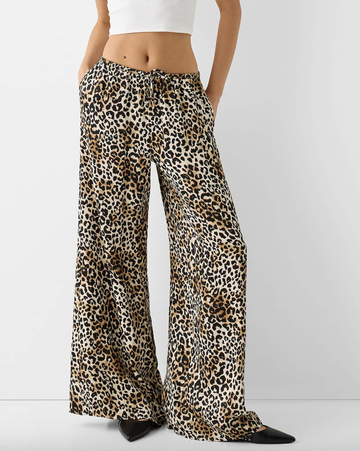 Pantalón satinado de leopardo