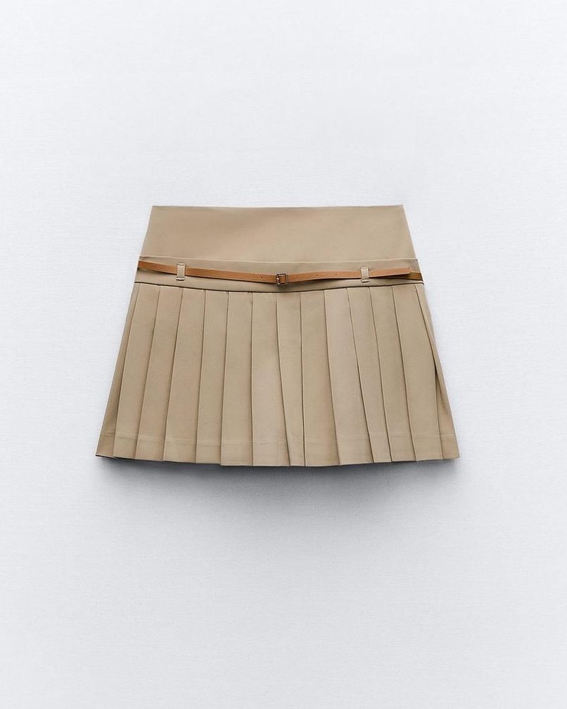 Falda mini de tablas con cinturón