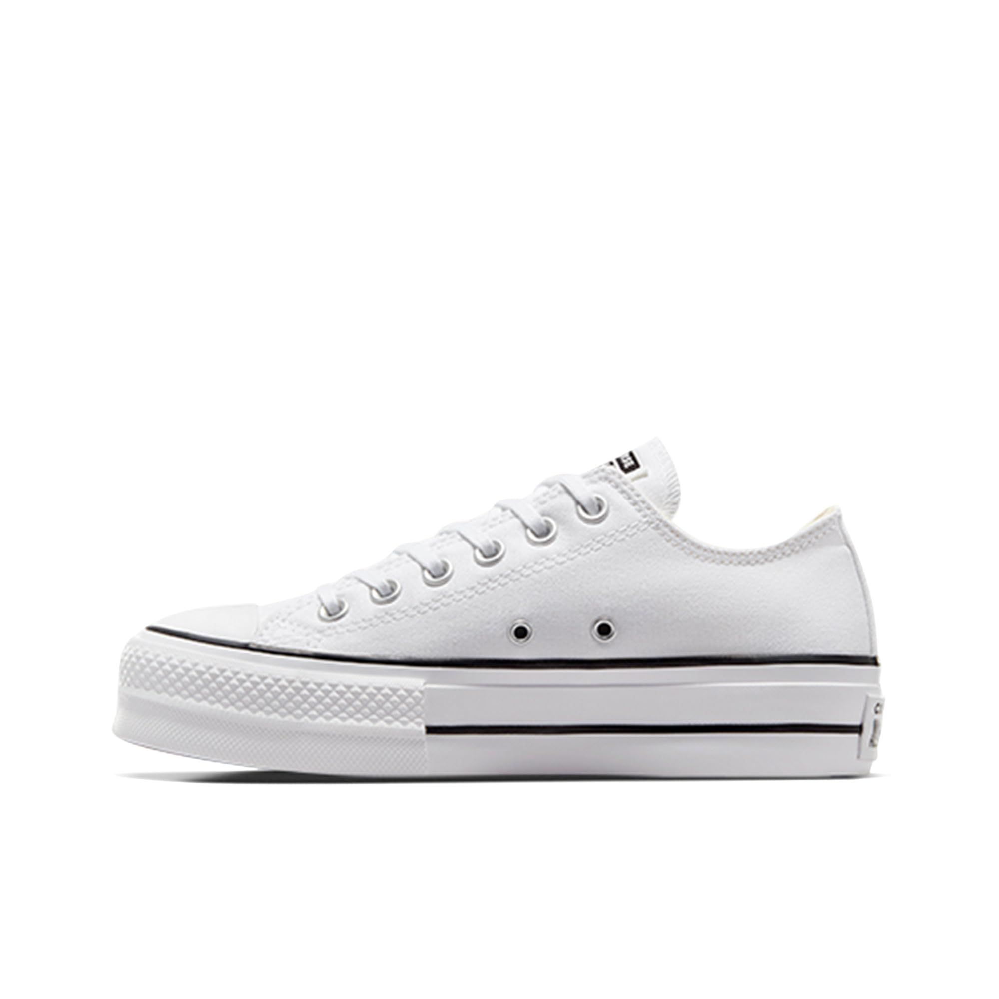 Las zapatillas Converse blancas a solo 69 para esta primavera