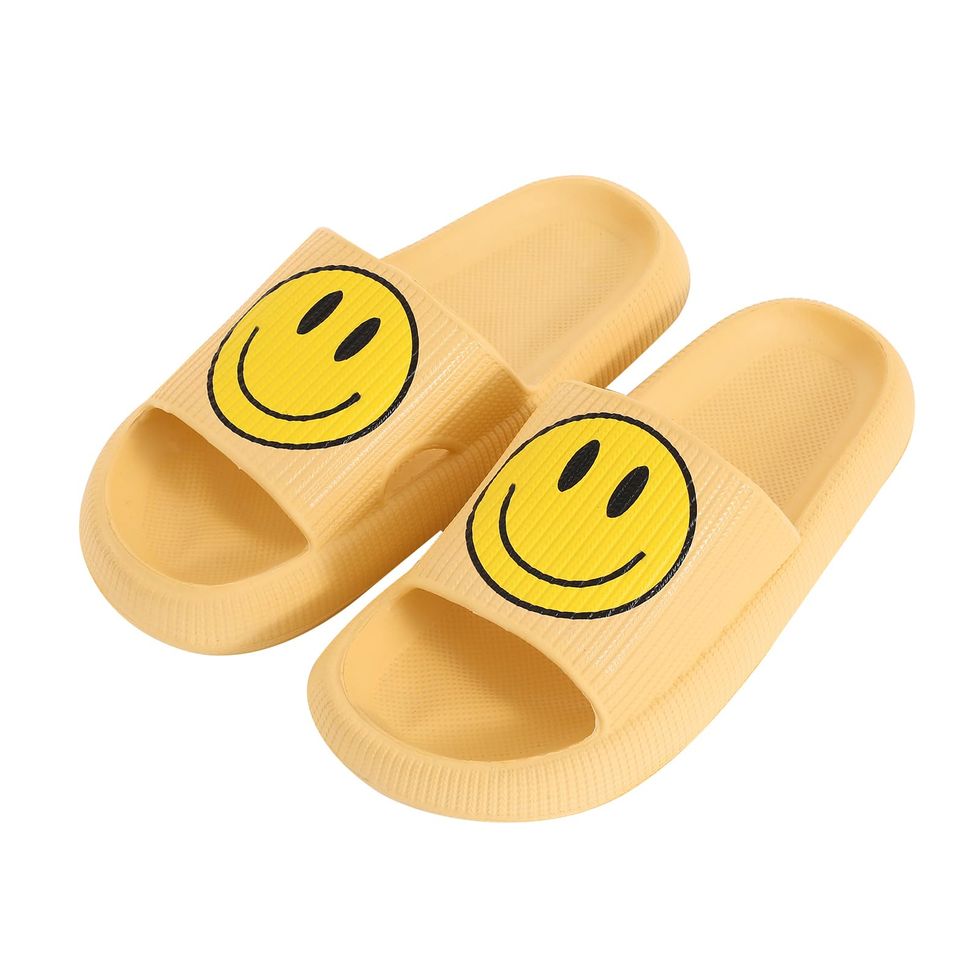 Qubuwalk Smiley Face Slippers