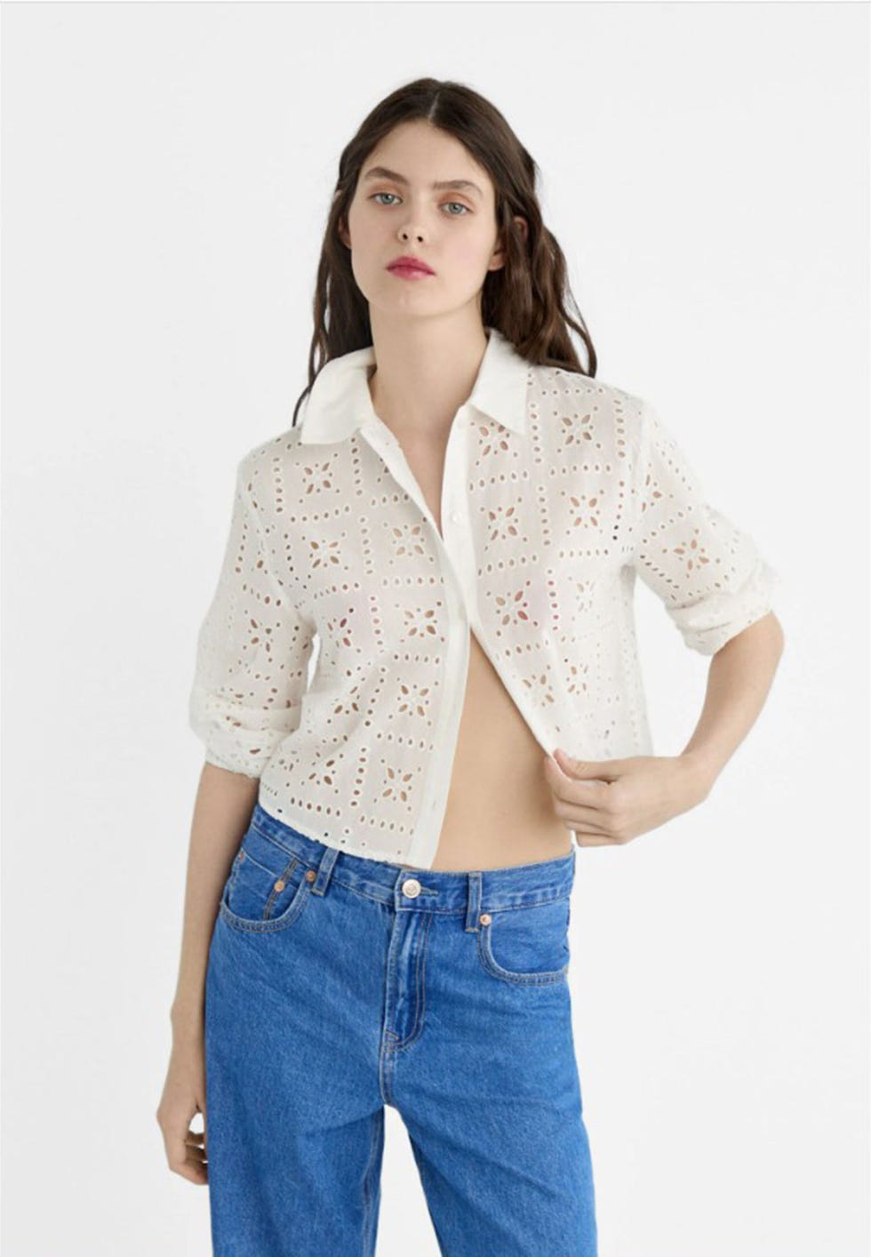 Camisa corta con bordados perforados