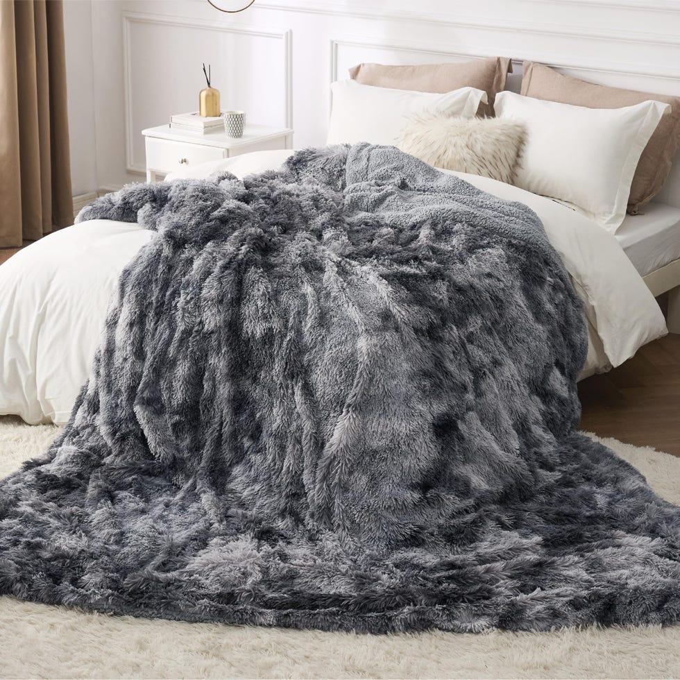 Costco's Sold-Out Faux Fur Blanket Is Available on Amazon