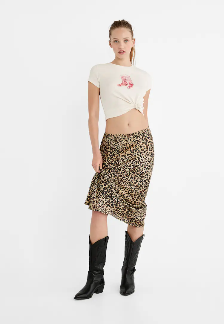 Falda satinada midi leopardo