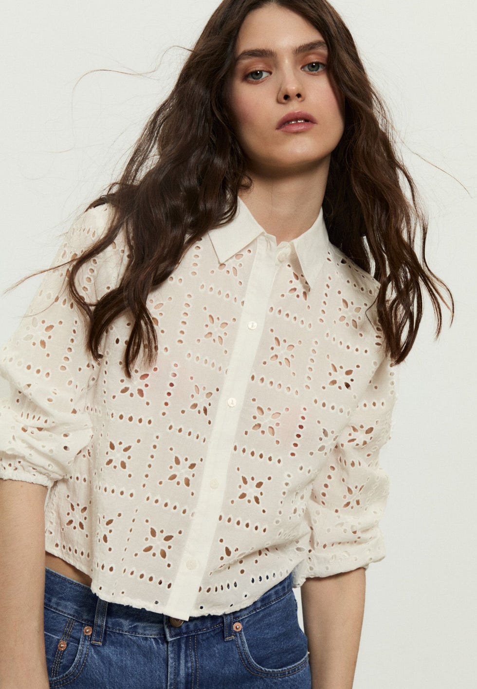 La fascinación continua por el leopardo en animal print y otras novedades de Stradivarius 9 Moncloa Camisa "coquette": Elegancia y distinción en cada look