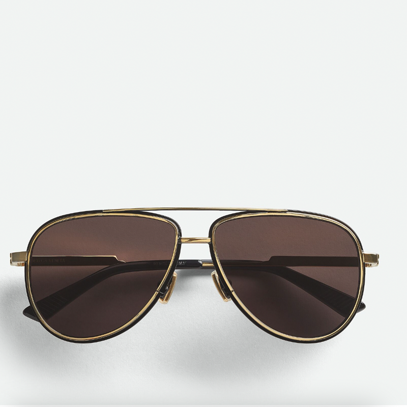 Aviator sunglasses with rims