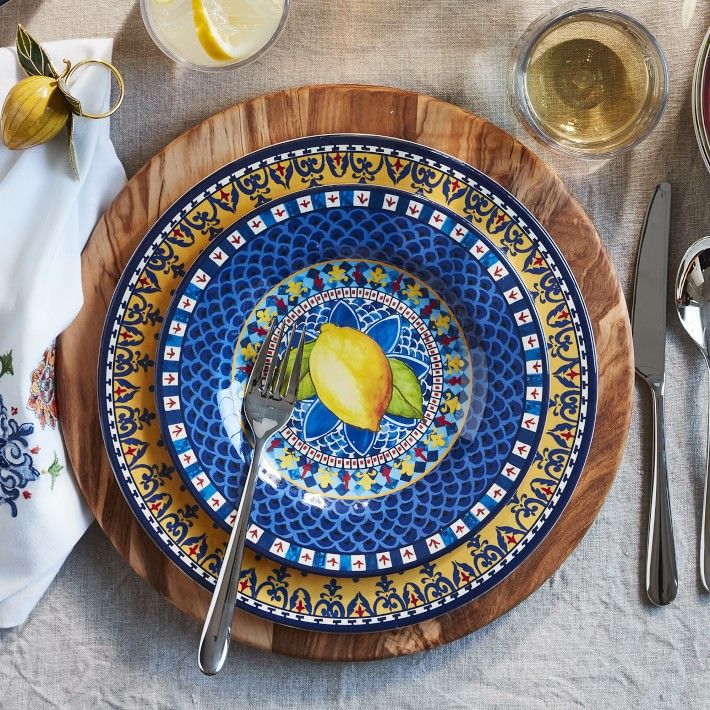outdoor plates and cups