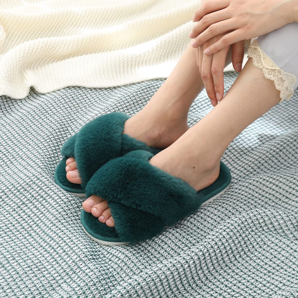 Women's Fuzzy Slippers 