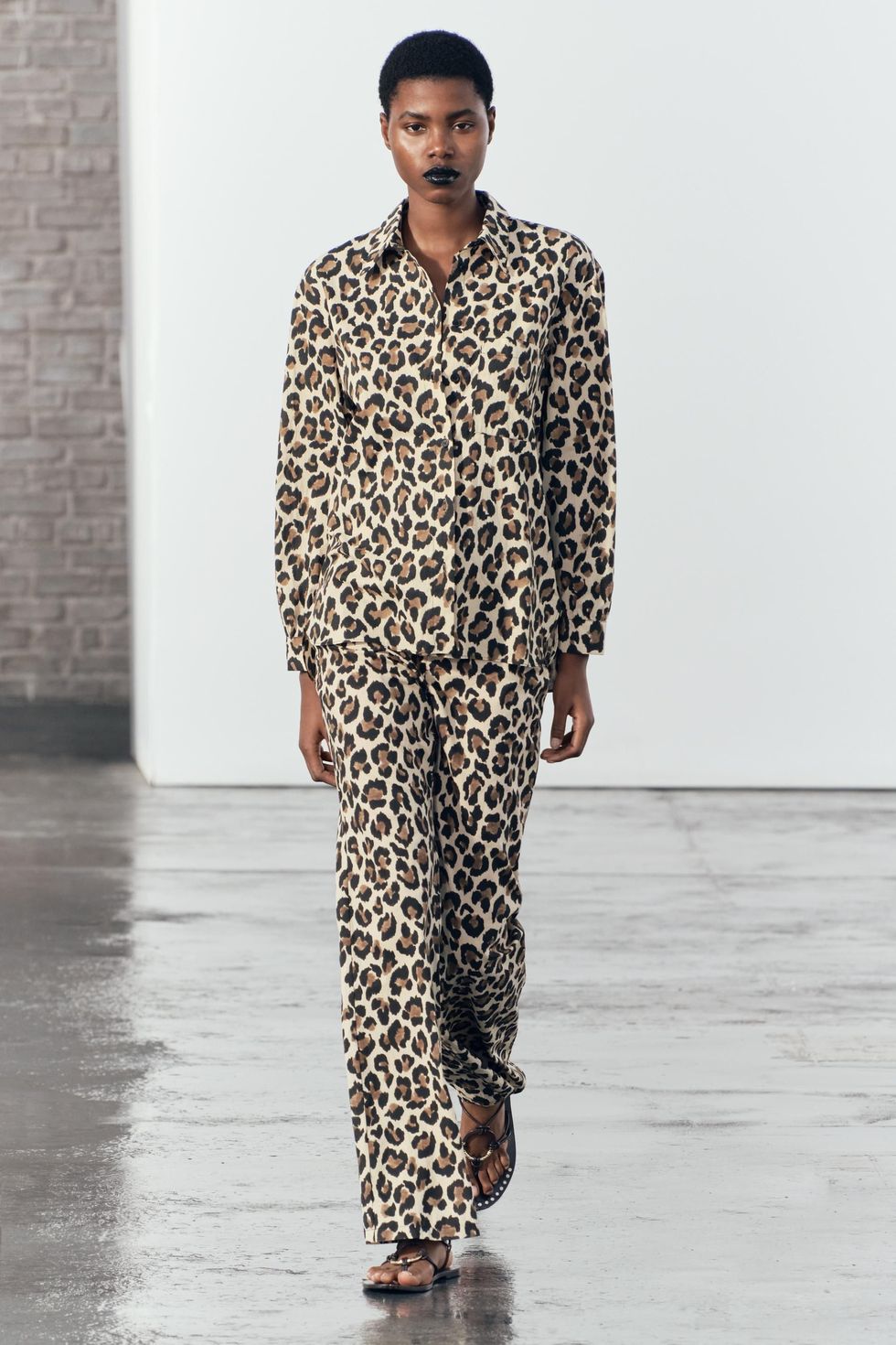 Pantalones 'animal print' de leopardo