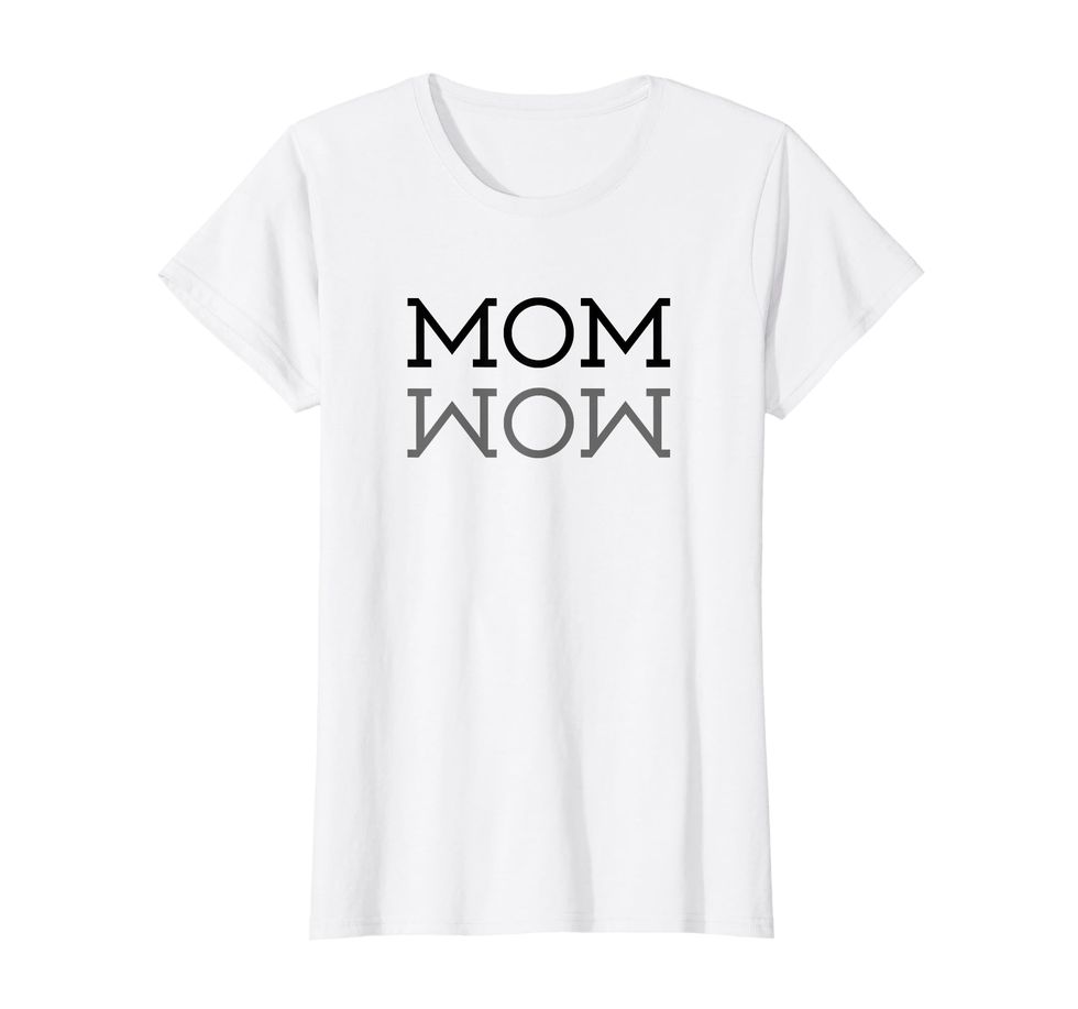 La T-shirt da super mamma con stampa MOM WOW