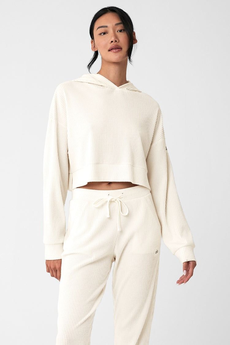Alo Yoga Anniversary Sale 2024: Up to 70% Off Activewear