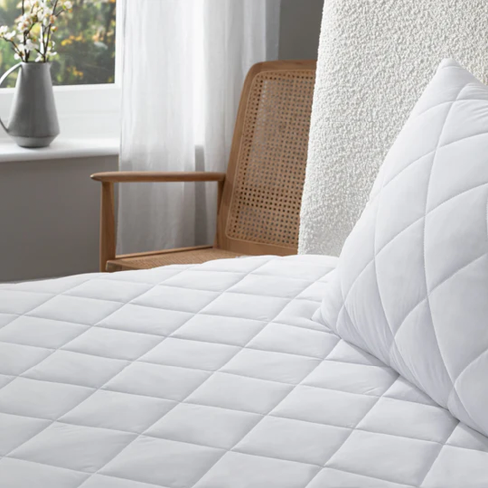 Fine Bedding Company Allergy Defence Mattress Protector 