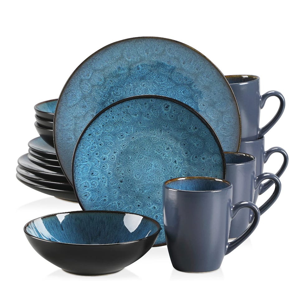 Vajilla esmaltada con tazas