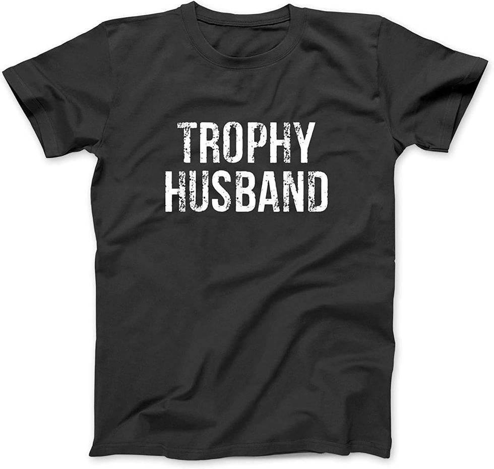 Camiseta Trophy Husband de color negro
