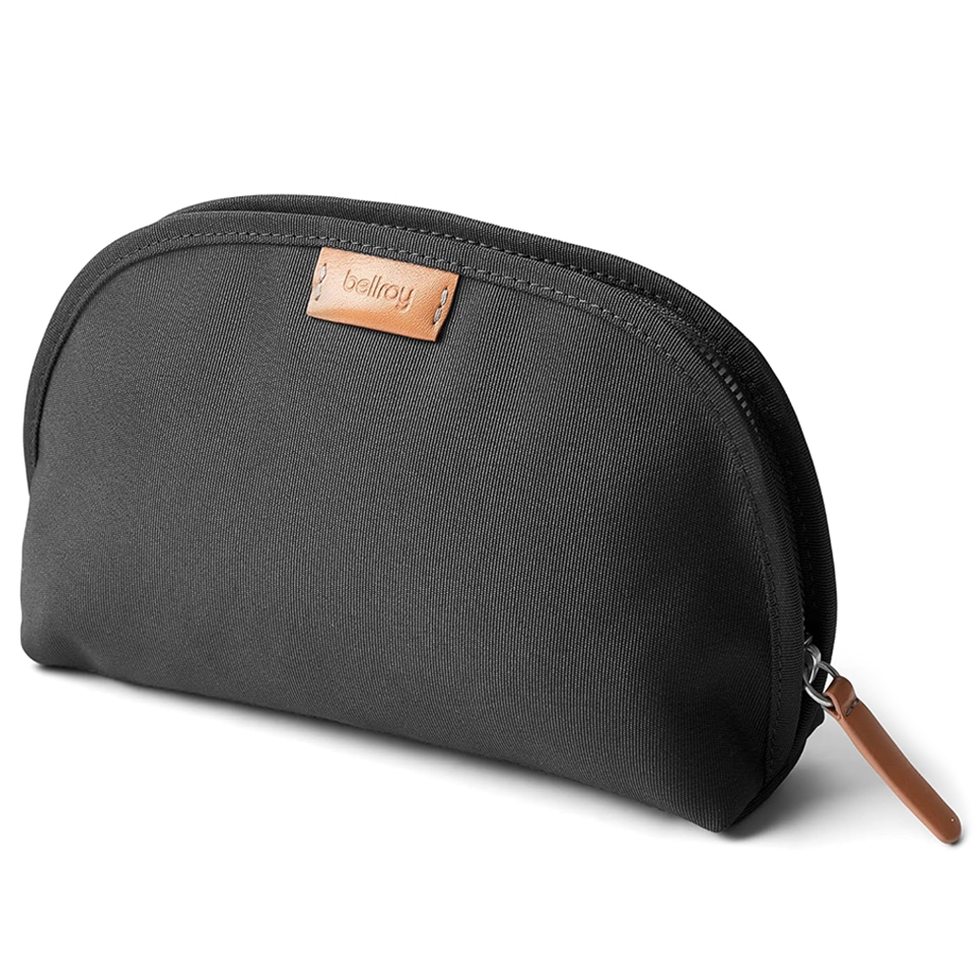 1715792872-bellroy-classic-pouch-edc-zipper-travel-pouch-6644ebe2f0d23 أفضل 25 هدية تقنية لعيد الأب بأقل من 100 دولار