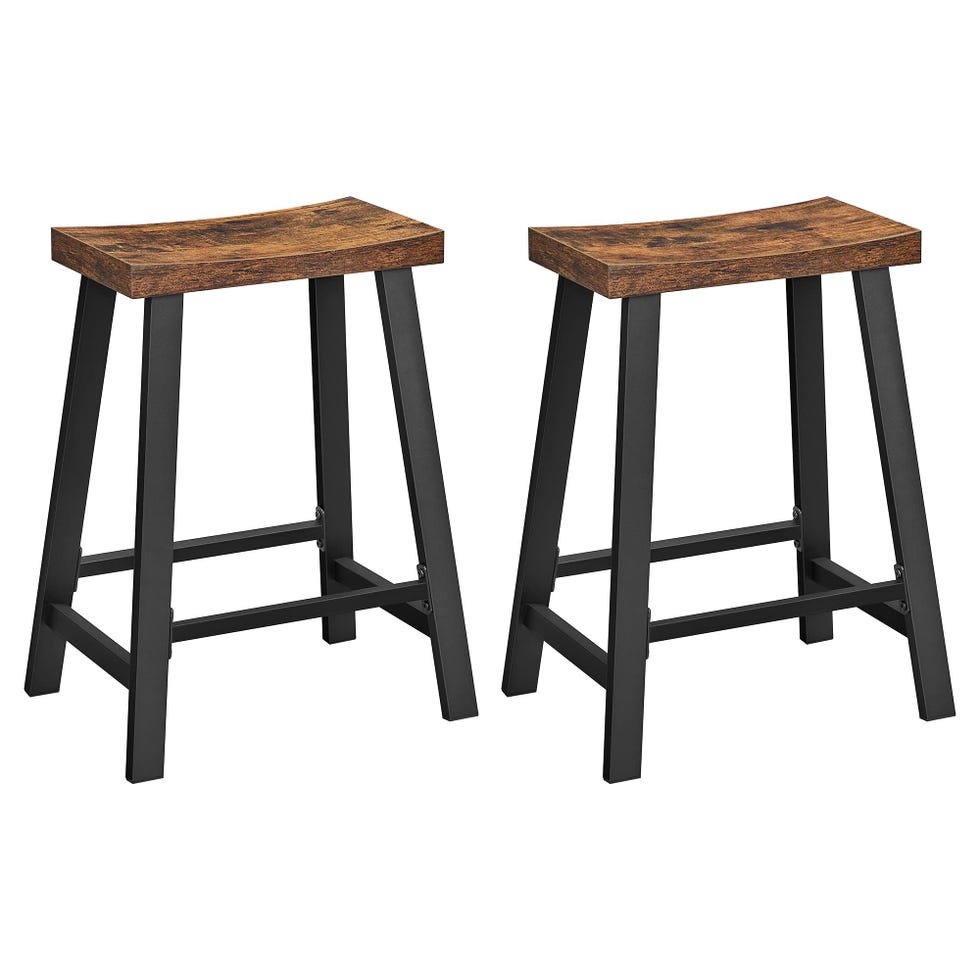 2 taburetes de madera con asiento curvado