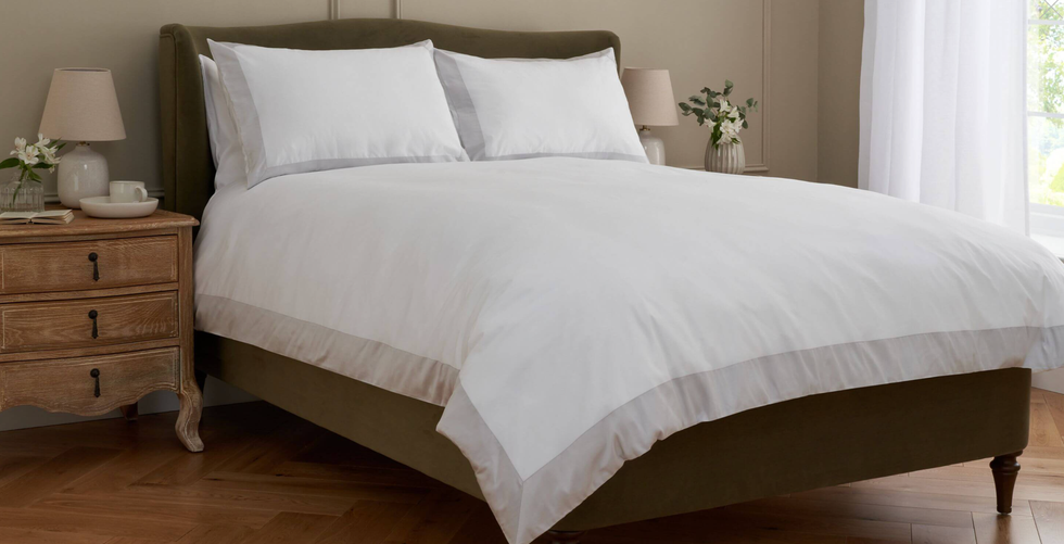 Feather & Black Two Tone Single Linen Set
