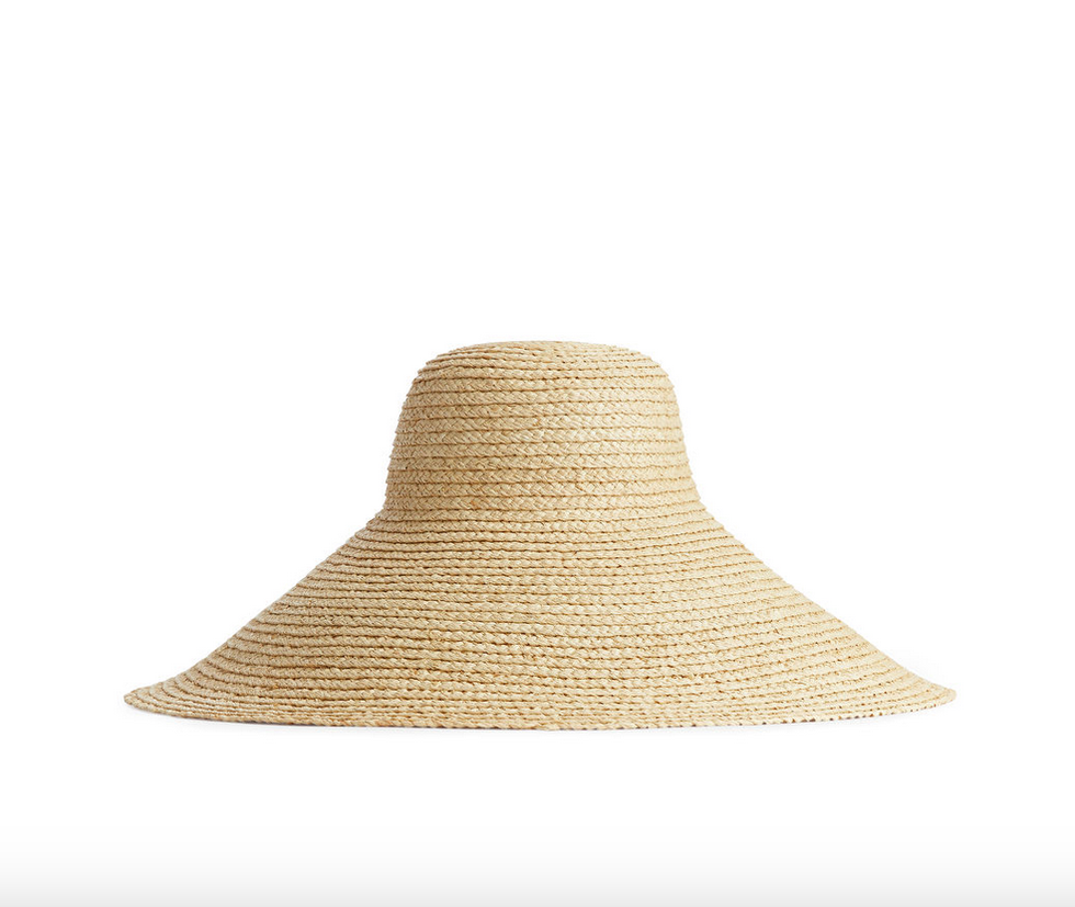 wide brim straw hat