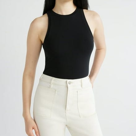 Camiseta sin mangas ajustada con cuello alto Camiseta sin mangas ajustada con cuello alto