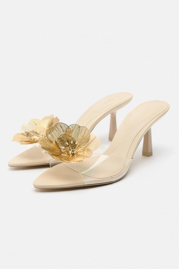 ¡Inspiración Dulceida! 6 tacones bajitos de Zara, Stradivarius y Pull&Bear que son tendencia y comodísimos 11 Moncloa Zara sandalia de tacón con flor: un toque coqueto para cualquier look