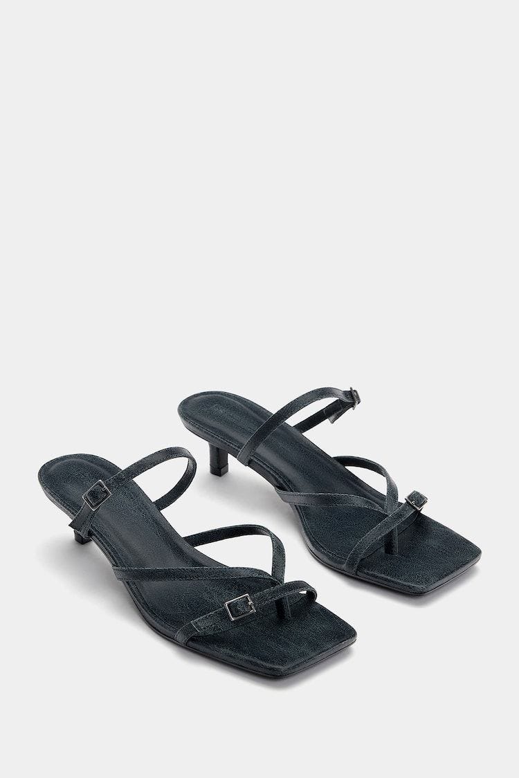 ¡Inspiración Dulceida! 6 tacones bajitos de Zara, Stradivarius y Pull&Bear que son tendencia y comodísimos 1 Moncloa Tendencia de tacones bajitos: confort y estilo en perfecta armonía