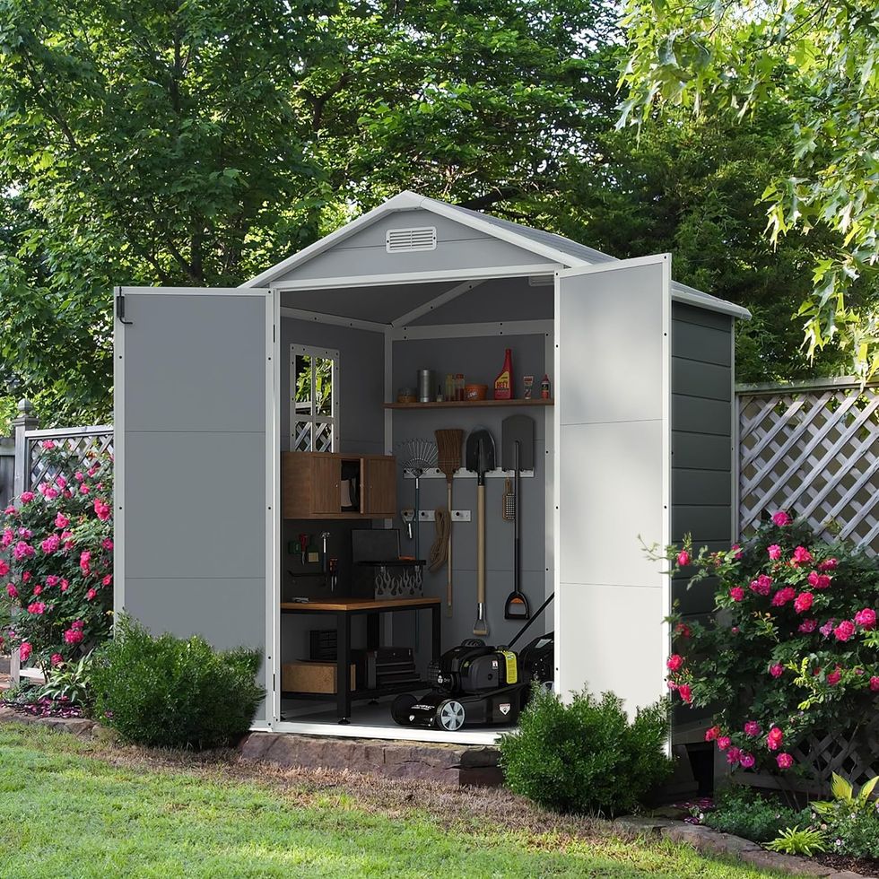 Outdoor storage shed