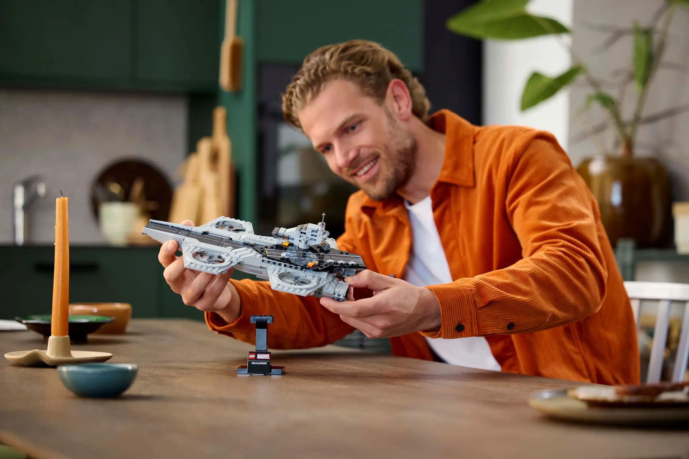 Как получить набор LEGO и Marvel's Avengers Helicarrier