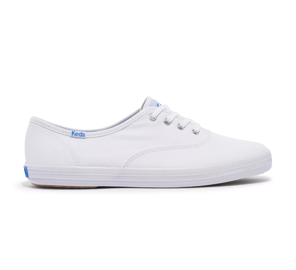 10 Comfortable White Sneakers That Go With Everything 9277