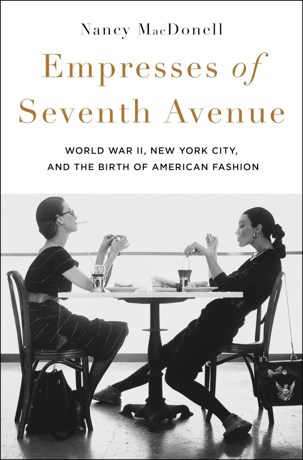 Emperatrices de la Séptima Avenida: la Segunda Guerra Mundial, la ciudad de Nueva York y el nacimiento de la moda estadounidense