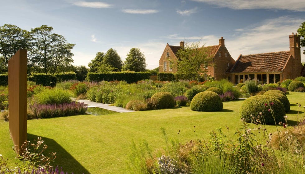 Design and create the country garden of your dreams