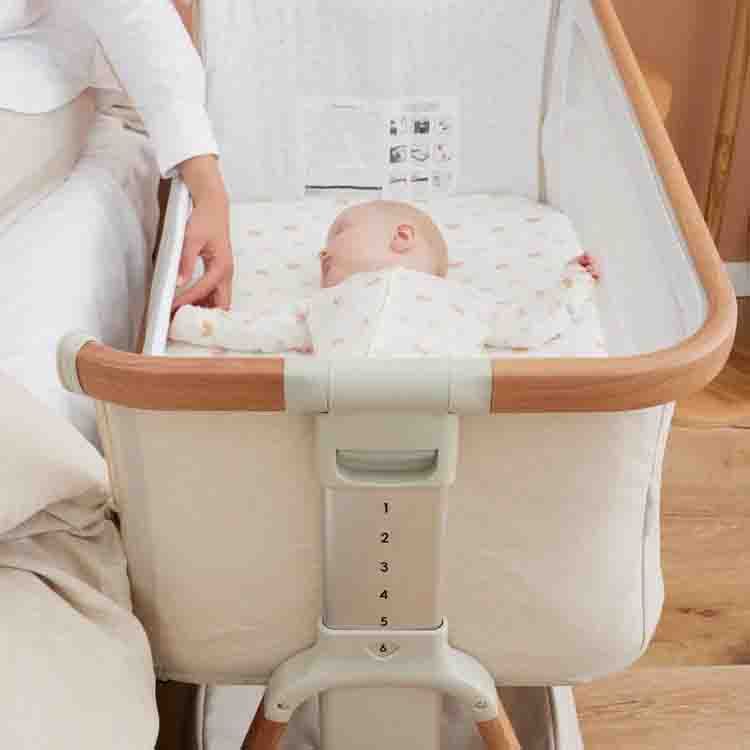 Breeze Plus Co-Sleeping Bassinet (exclusive to Il Tutto)
