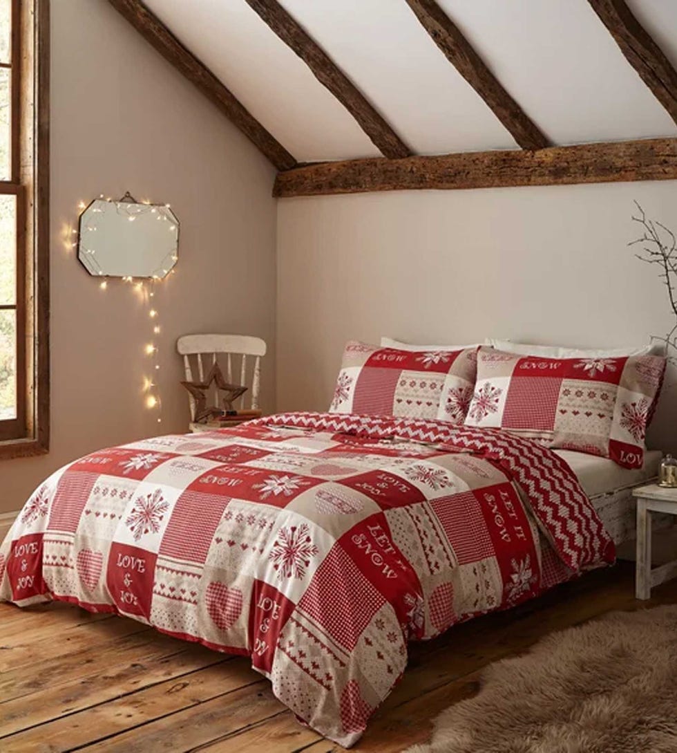 Catherine Lansfield Let it Snow Cotton Rich Red Duvet Cover and Pillowcase Set