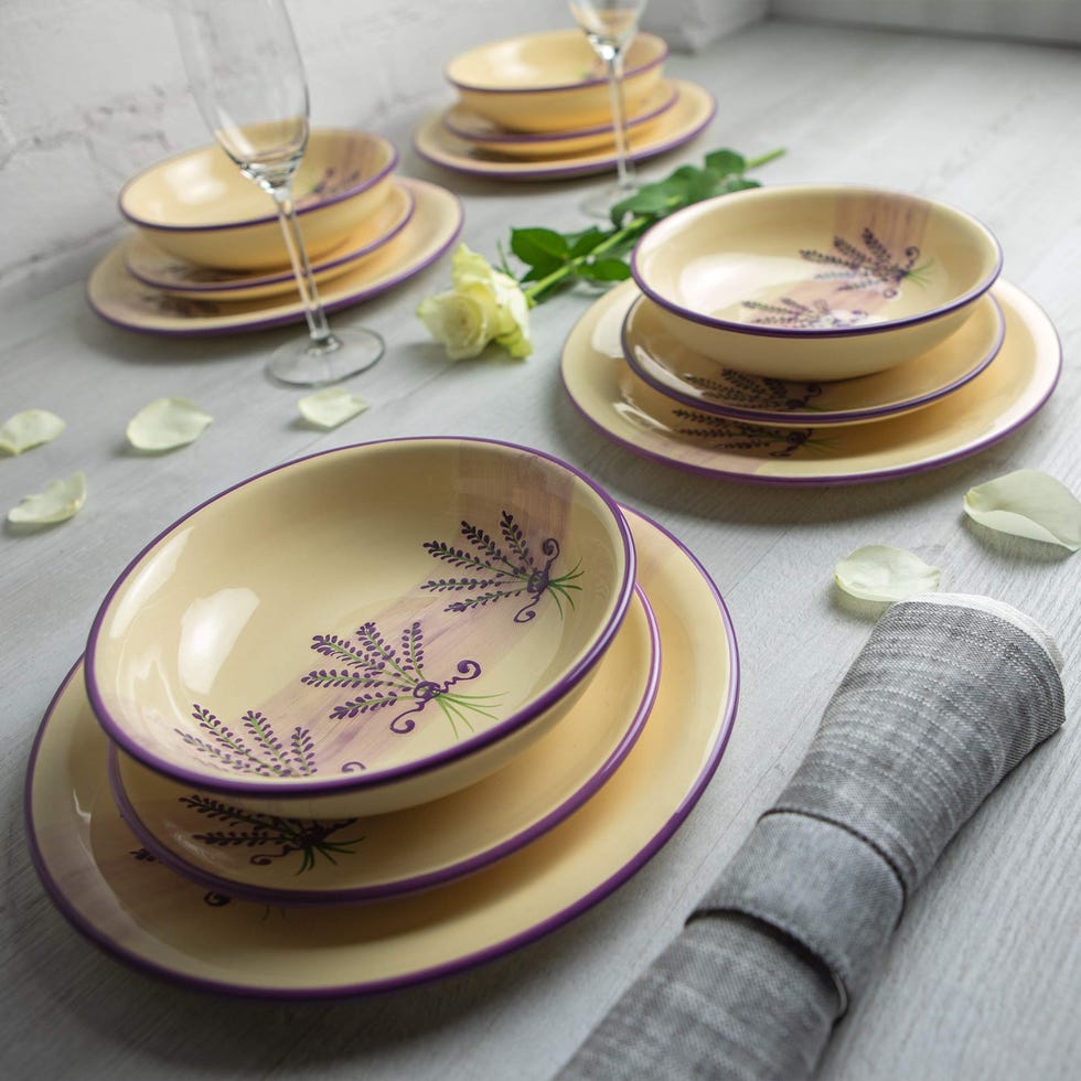 City to Cottage® Set de 12 piezas de Vajilla de Cerámica Pintada a Mano en Morado y Crema con Patrón Lavanda | Vajilla con Diseño de Lunares para 4 | Plato Grande | Plato Pequeño | Plato Hondo