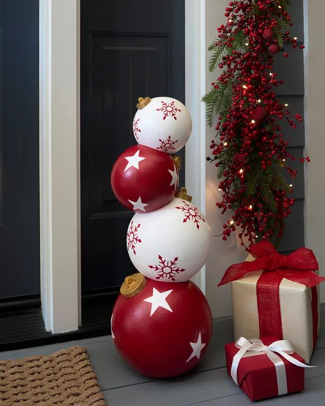 14 Best Large Outdoor Ornaments - Giant Christmas Holiday Decor