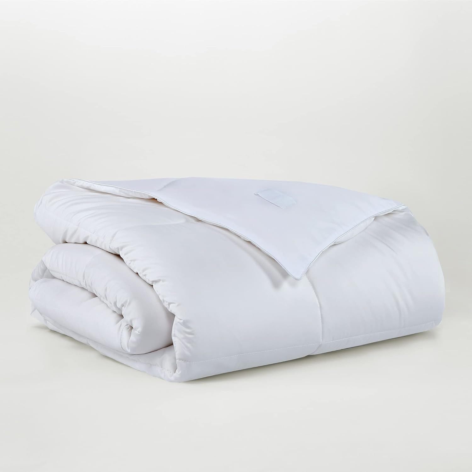 New Buffy Bedding Breeze Comforter Queen White Down Alternative 300 deals Thread Count