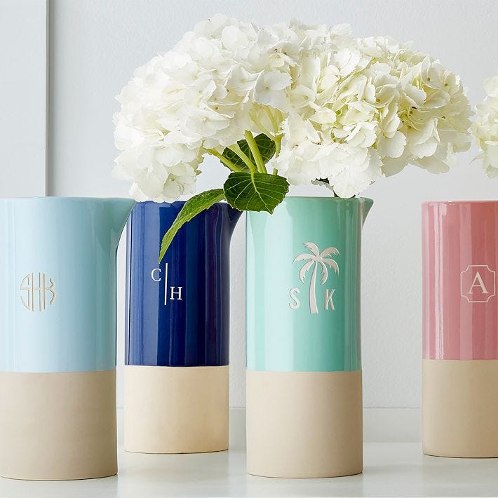 1726709711-dipped-ceramic-pitcher-vase-o.jpg?crop=1xw:1 20 من أفضل هدايا الشكر لعام 2024، وفقًا لخبير الهدايا