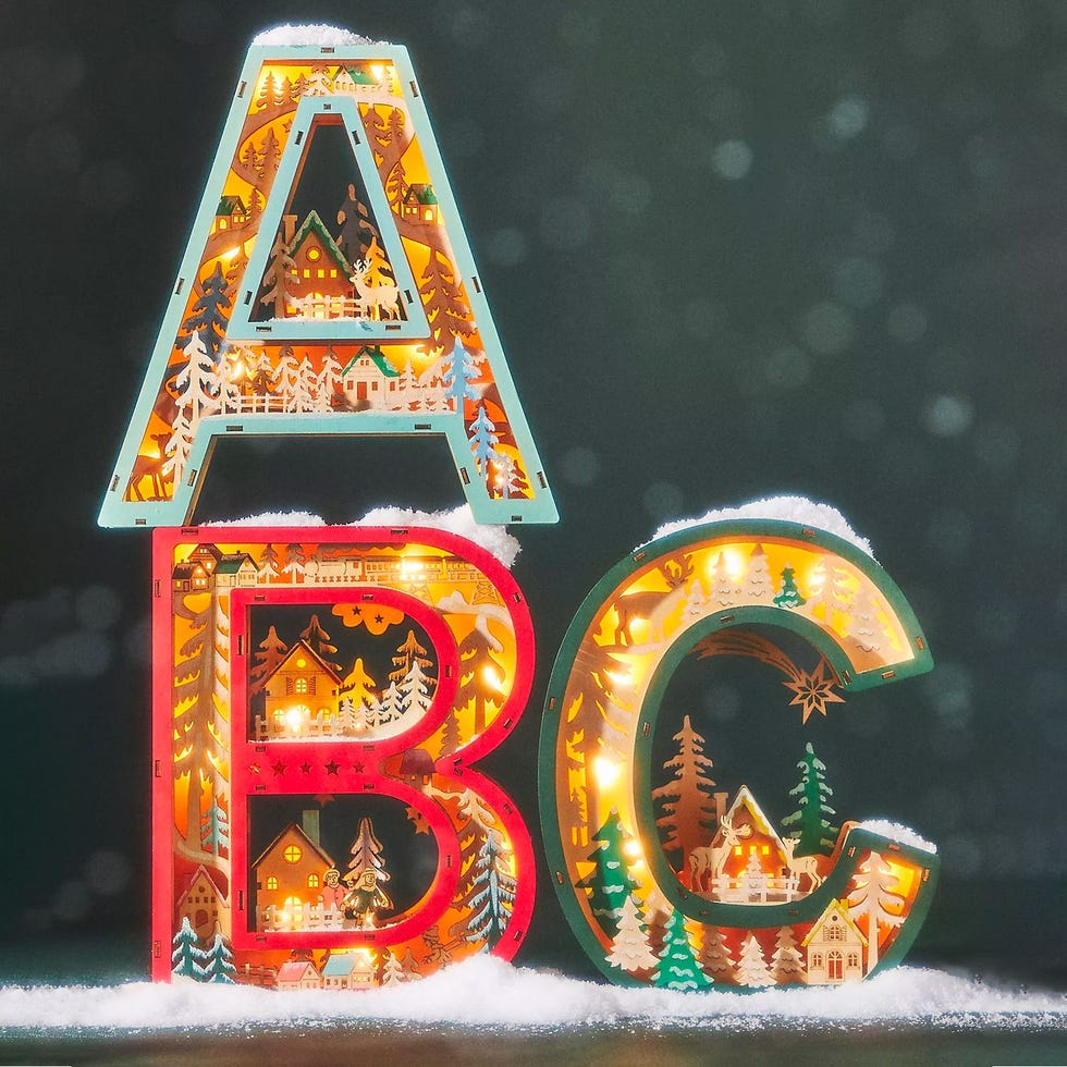 1726710149-1702566196-anthropologie-wonderland-scene-monogram-657b191f29f94.jpg?crop=1xw:1 20 من أفضل هدايا الشكر لعام 2024، وفقًا لخبير الهدايا