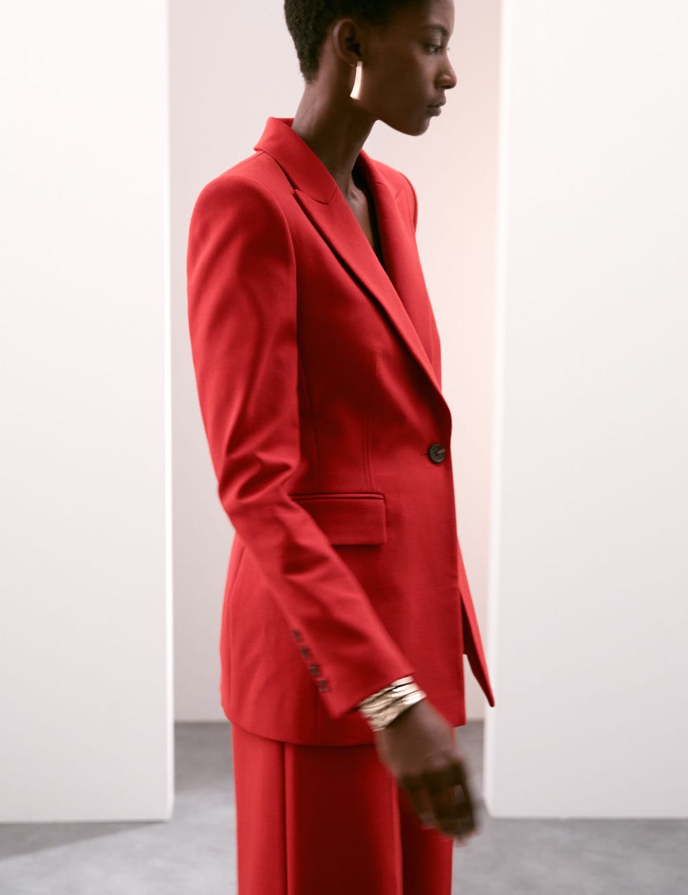Tailored Single-Breasted Blazer with Wool