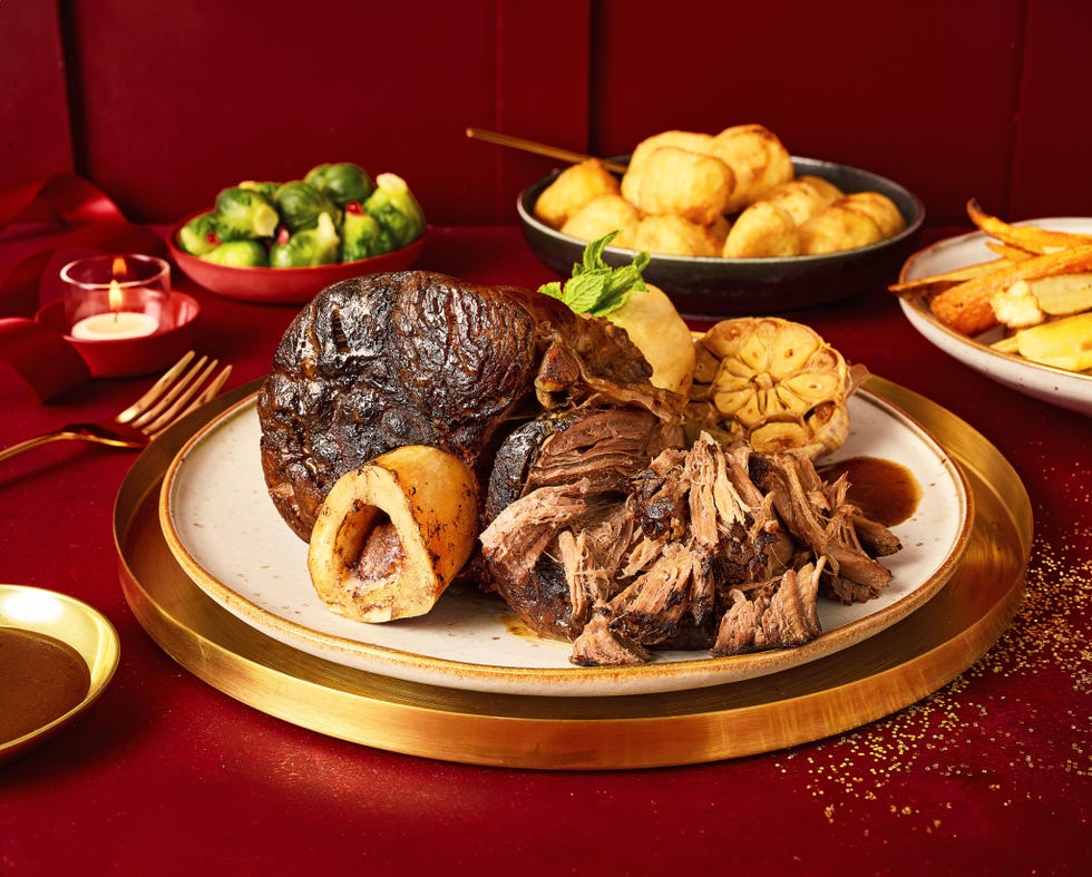 Deluxe Half Beef Shin with Red Wine and Bone Marrow Jus 1.325kg