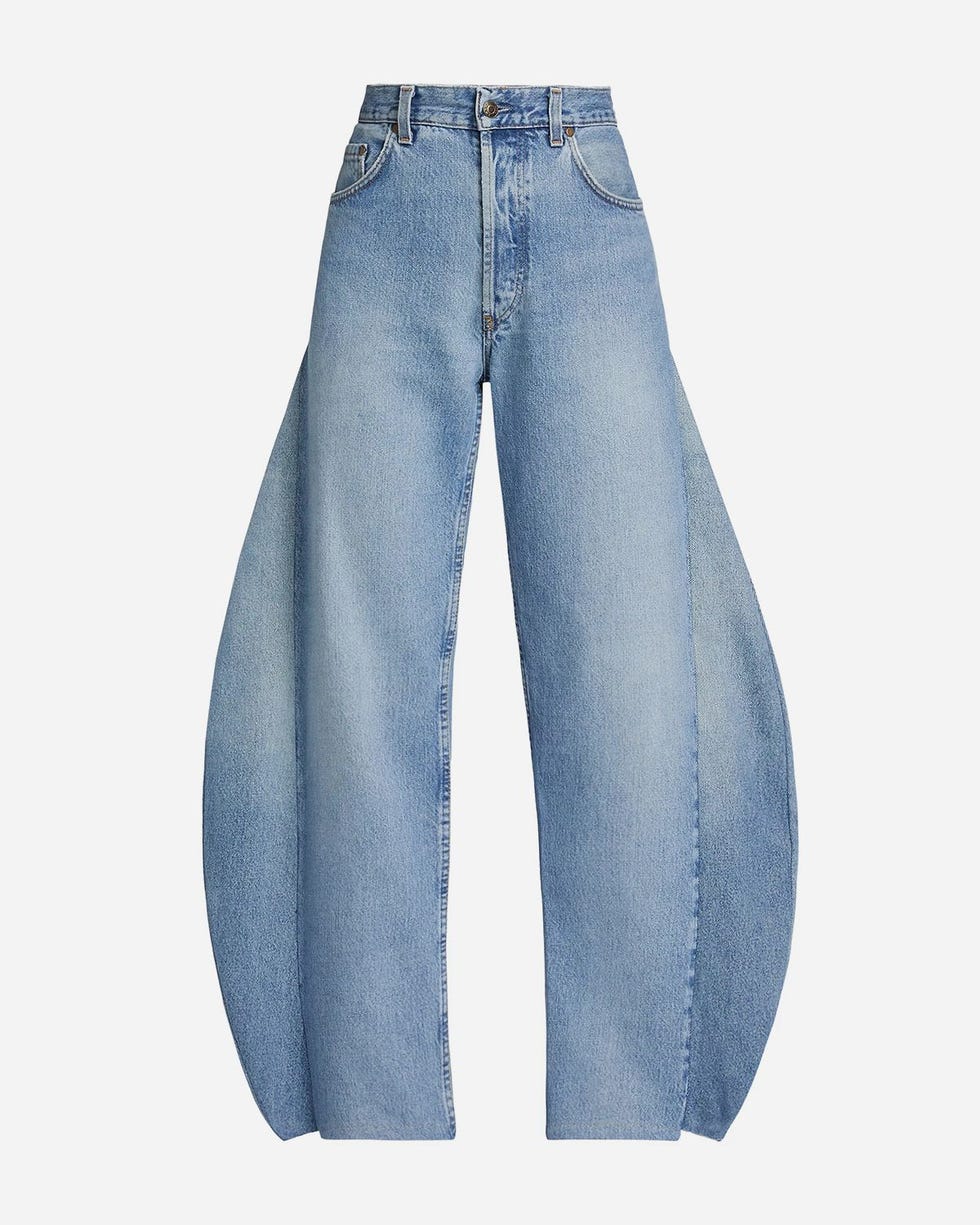 Jeans with a curved shaft