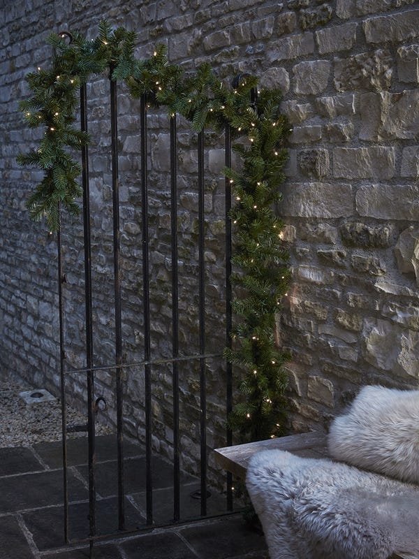 Outdoor Solar Pre-Lit Garland
